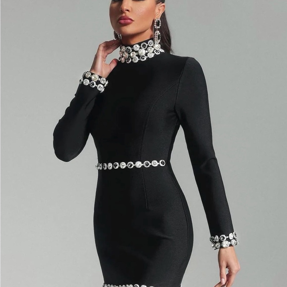 Elegant Black Mini Dress with Silver Accents - Picture 3 of 5